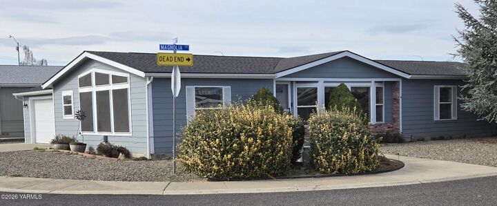 Property Photo:  1830 Magnolia Ct  WA 98908 