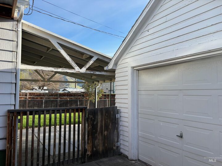 Property Photo: 625 10th Street WA 99403