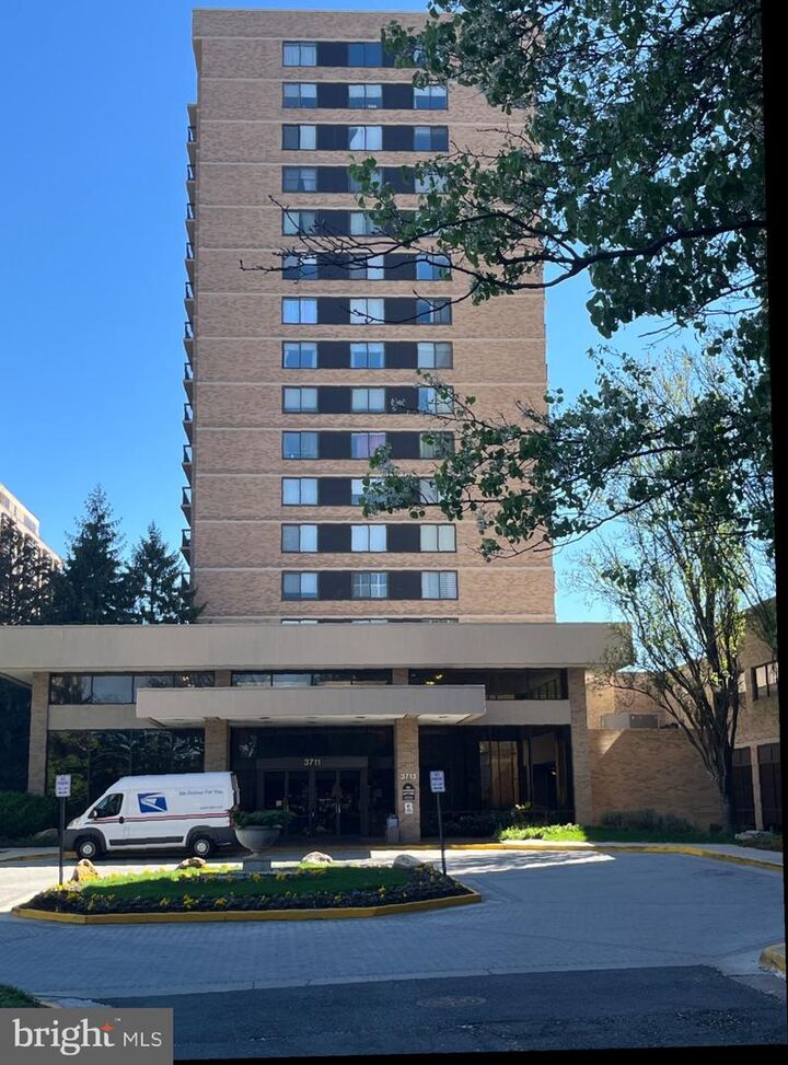 Property Photo: 3713 S George Mason Drive 901 VA 22041