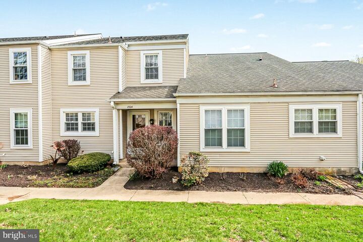Property Photo:  1524 Cambridge Ct U-0209 Court  PA 17078 