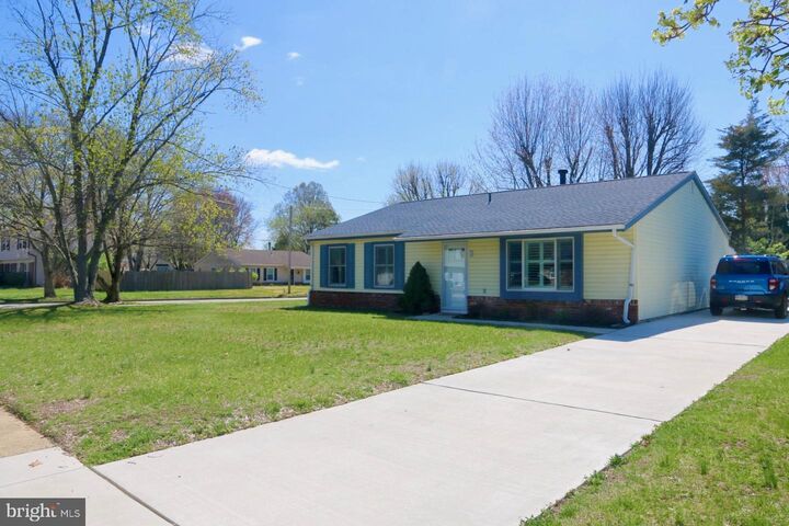 Property Photo:  2 Arcturus Drive  NJ 08080 