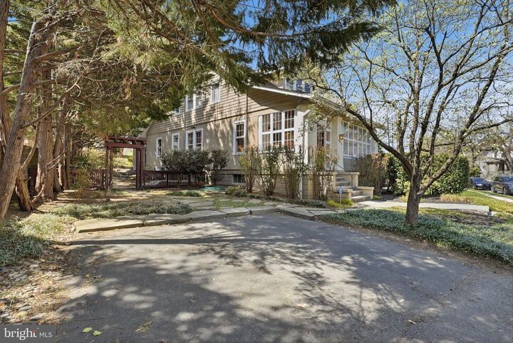 Property Photo:  1526 N Edgewood Street  VA 22201 