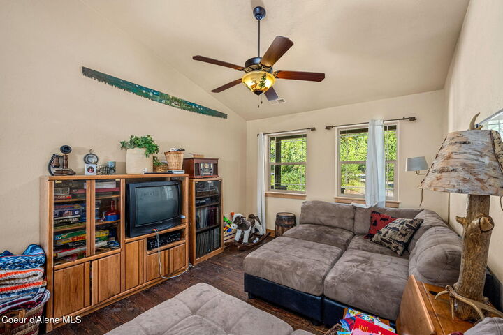 Property Photo:  96 Tracy Ln  ID 83856 