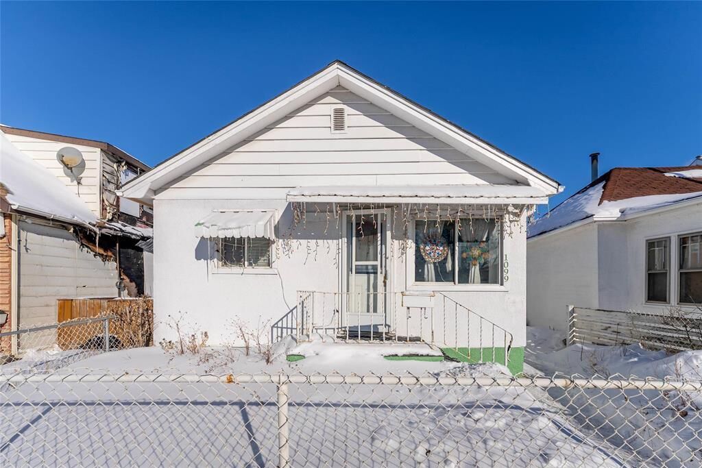 Property Photo:  1099 Selkirk Avenue  MB R2X 0C4 