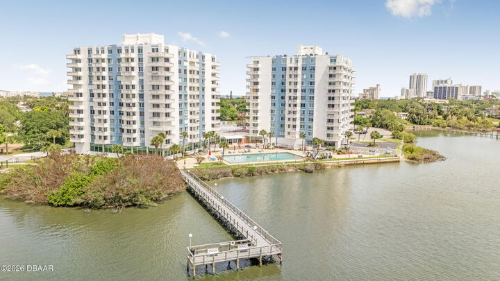 Property Photo: 925 N Halifax Avenue 307 FL 32118