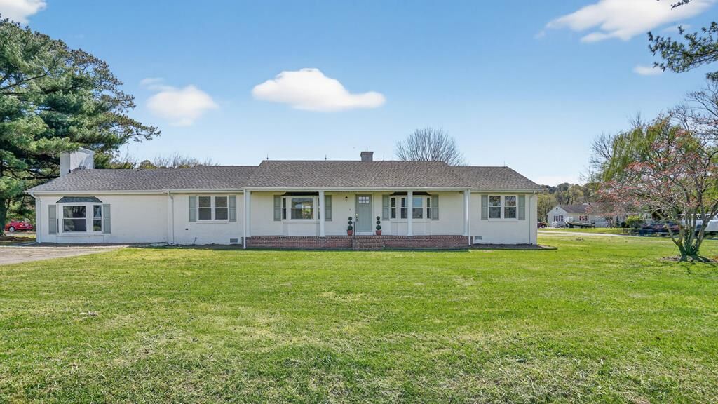 Property Photo:  47 Hill St  VA 23417 