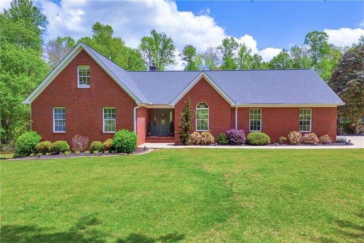 Property Photo: 6200 Bent Tree Cove GA 30564