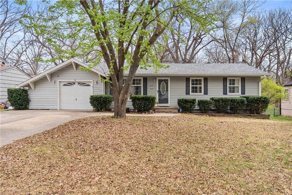 Property Photo:  409 Wilshire Boulevard  MO 64068 