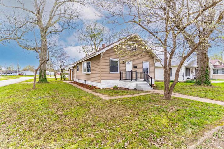 Property Photo:  321 E Oak Street  IN 47660 