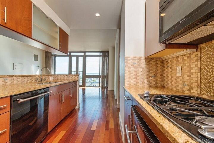 Property Photo: 175 Huguenot Street 1804 NY 10801