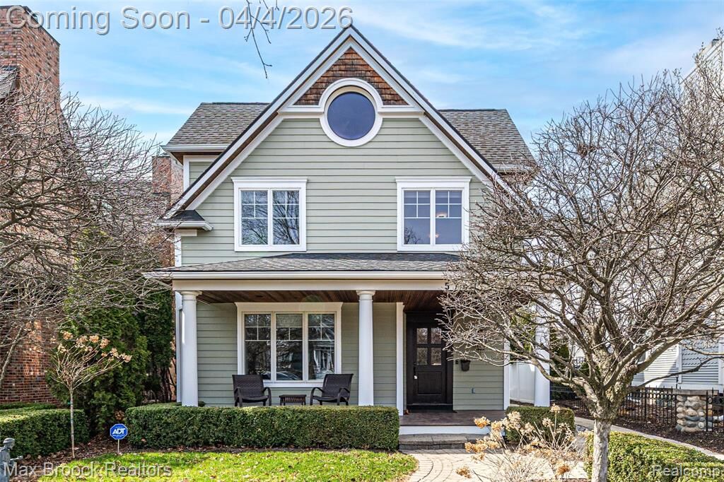 Property Photo:  570 Pierce Street  MI 48009 1752 