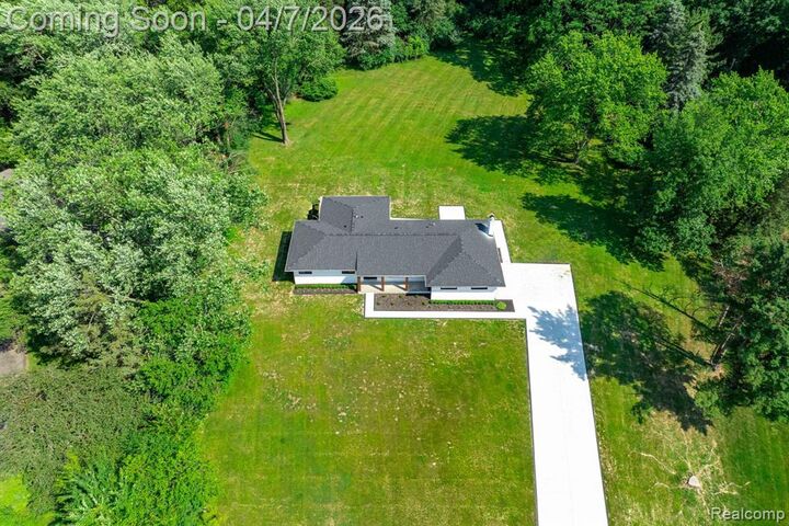 Property Photo:  6284 Malvern Drive  MI 48098 2137 