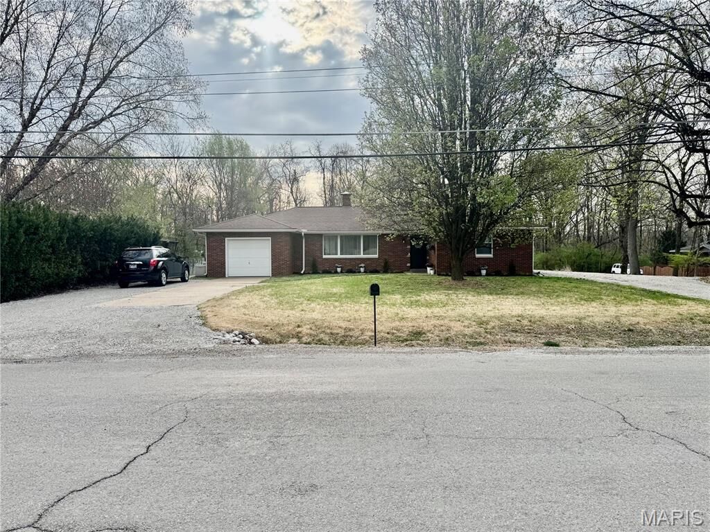 Property Photo:  52 Circle Drive  IL 62208 