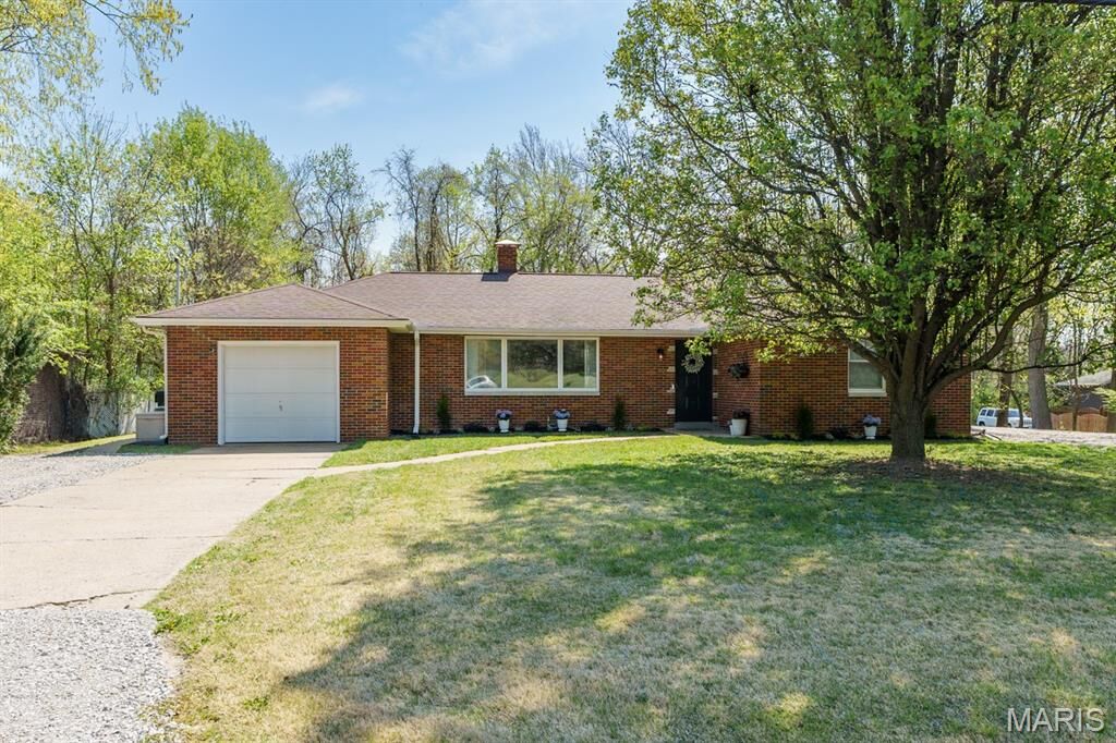 Property Photo:  52 Circle Drive  IL 62208 