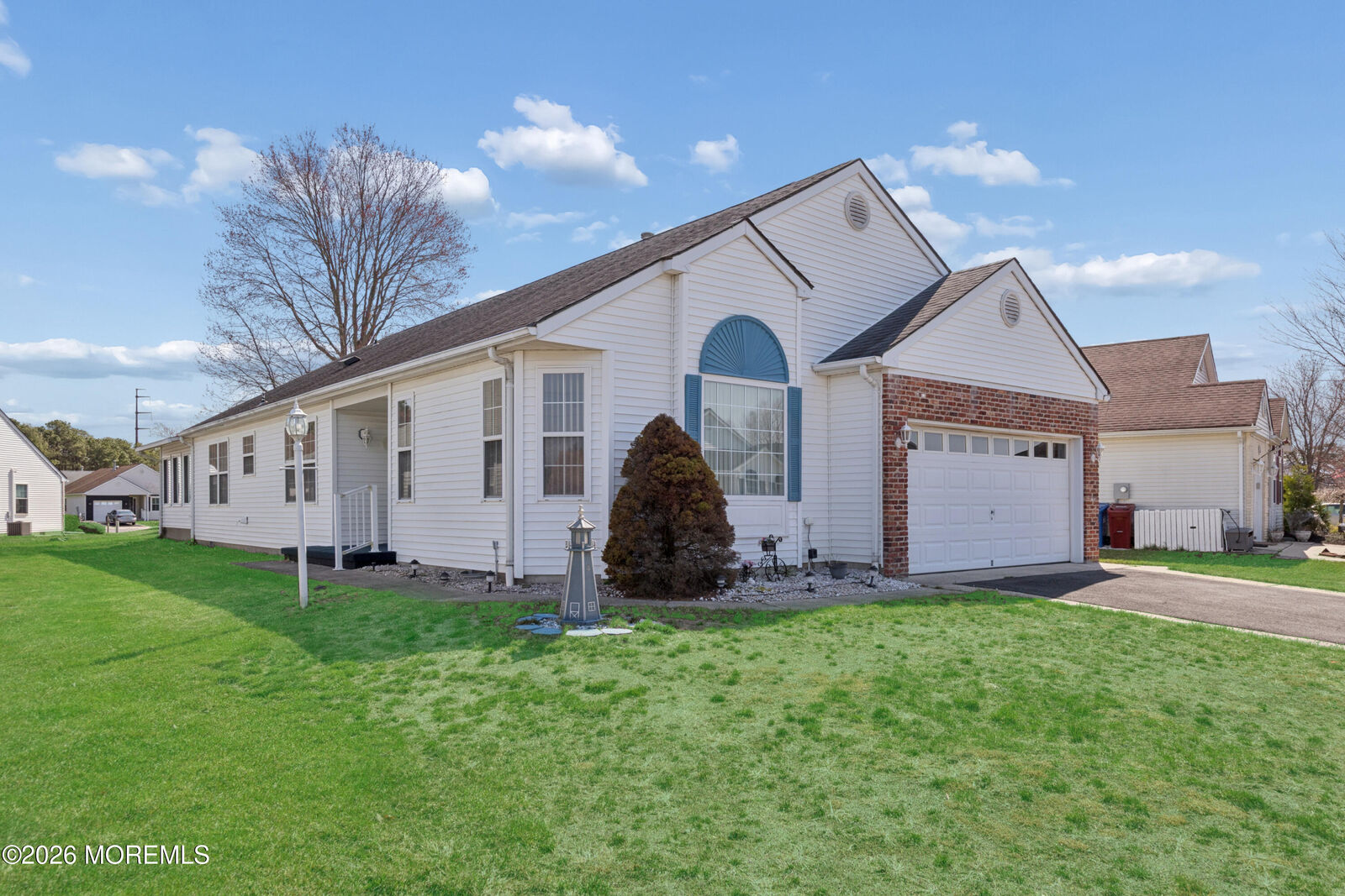 Property Photo:  10 Stroud Court  NJ 08757 