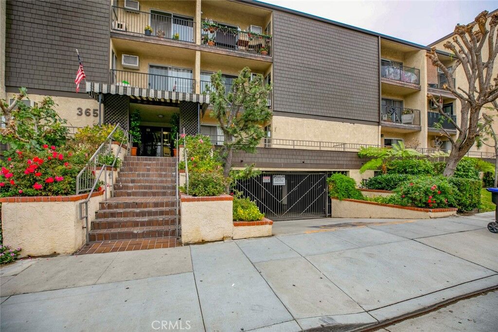Property Photo: 365 Burchett Street 217 CA 91203