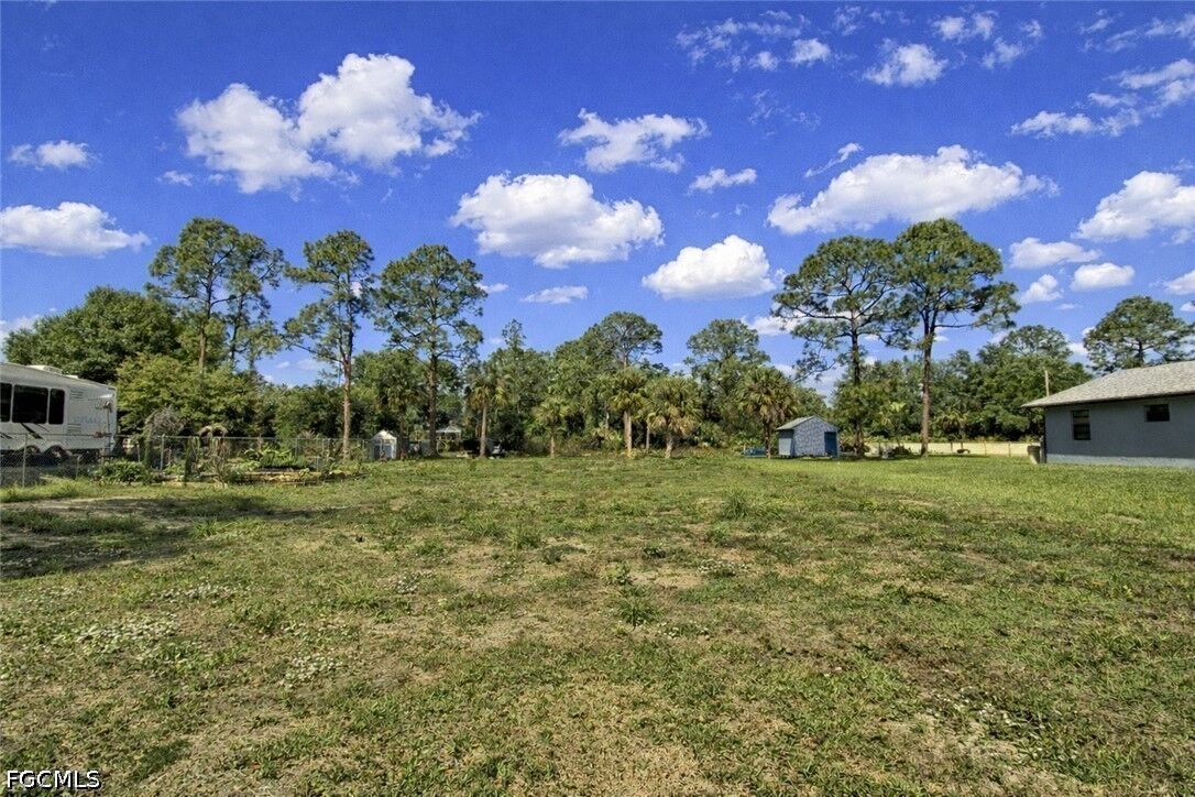 Property Photo:  613 Cleveland Avenue  FL 33972 