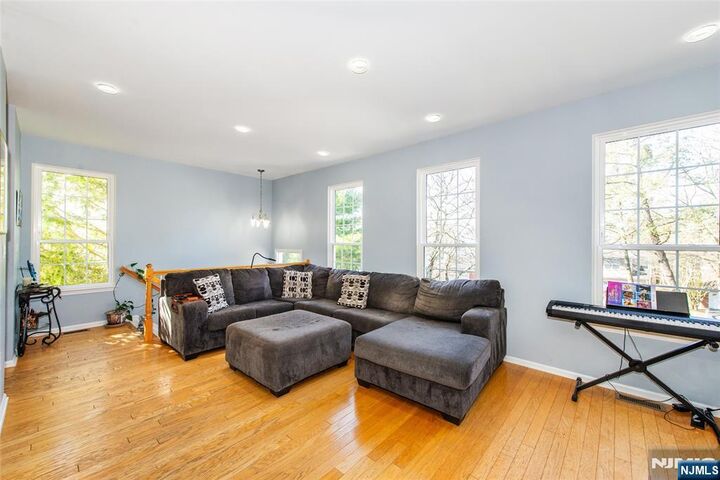 Property Photo:  10 Gannett Court  NJ 07470 