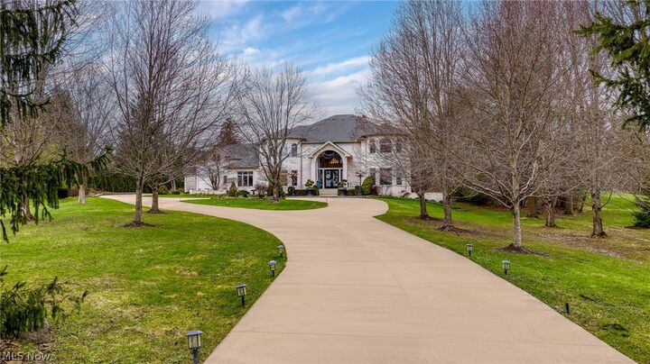 Property Photo:  25 Brandon Court  OH 44022 