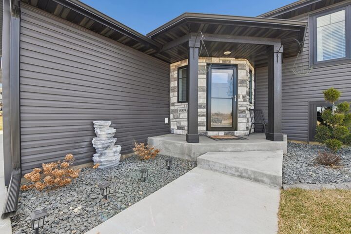 Property Photo: 1009 3rd Avenue MN 55027