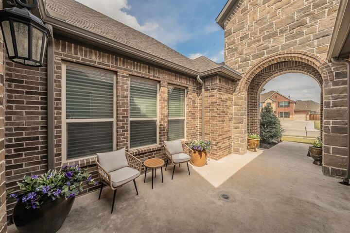 Property Photo: 1686 Chicory Court TX 76052