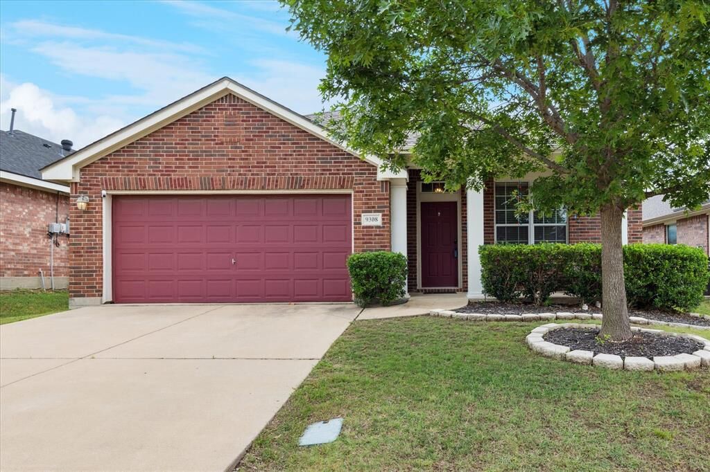 Property Photo:  9308 Comanche Ridge Drive  TX 76131 