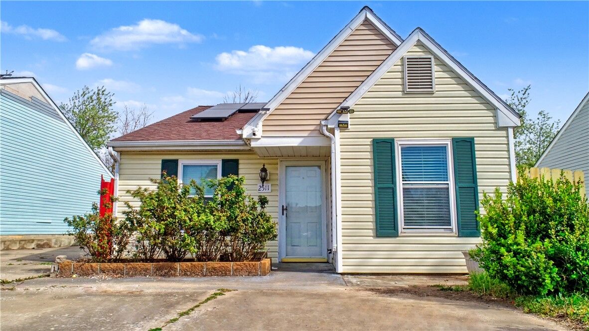Property Photo:  2511 W Ash Place  AR 72758 