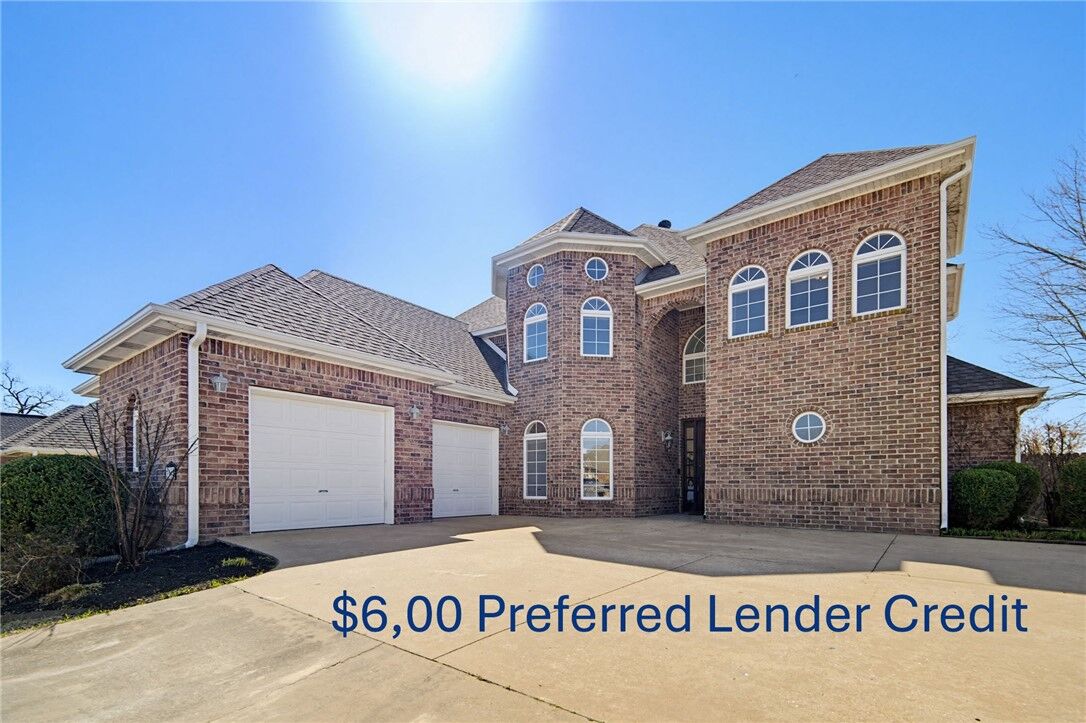 Property Photo:  3912 NE Kensington Avenue  AR 72712 