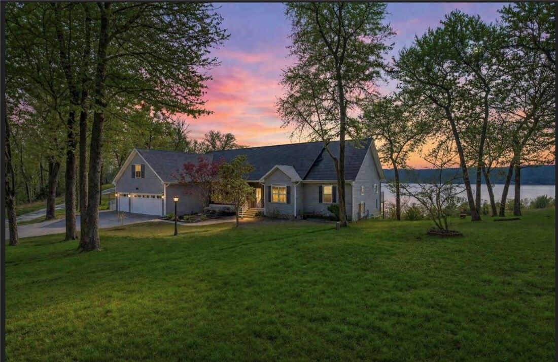 Property Photo:  122 Holland Pt  AR 72631 
