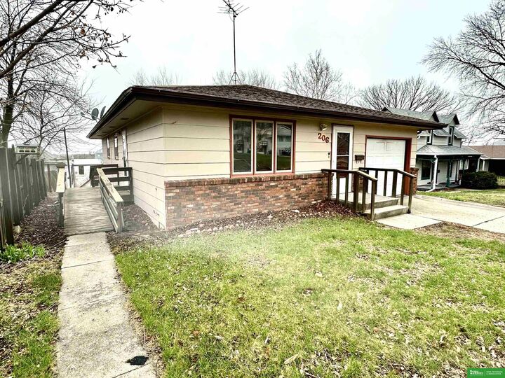 Property Photo:  206 N Thomas Street  NE 68045 