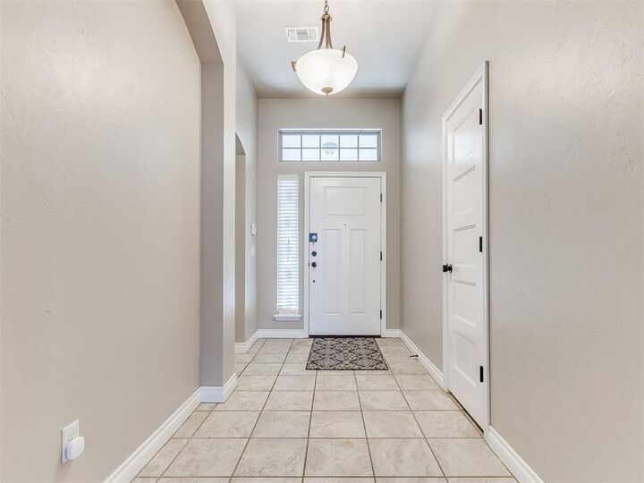 Property Photo:  18820 Vea Drive  OK 73012 