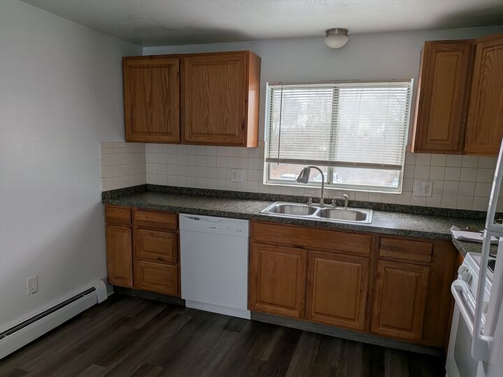 Property Photo:  83-R Hobartst C4  MA 01923 