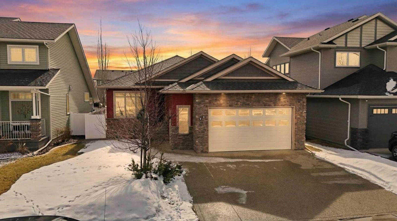 Property Photo:  11 Voisin Close  AB T4R 0M8 
