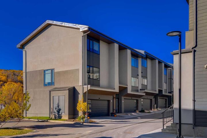 Property Photo:  1453 Naa Drive SW 84  AB T3H 6H7 