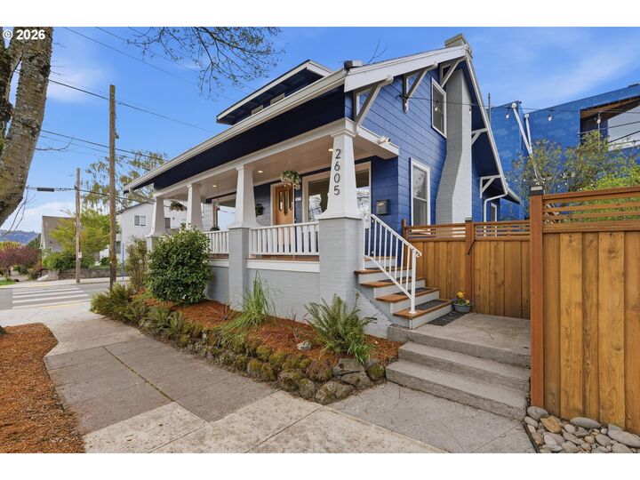 Property Photo:  2605 SE Woodward St  OR 97202 