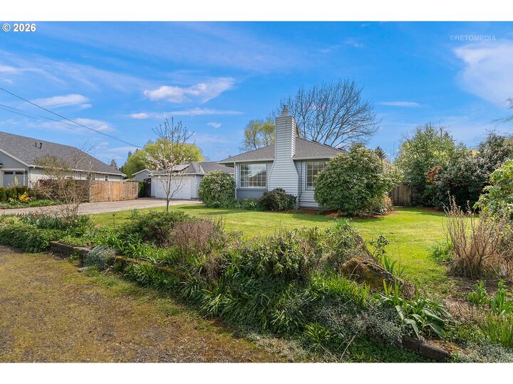 Property Photo:  874 NE Birchwood Dr  OR 97124 