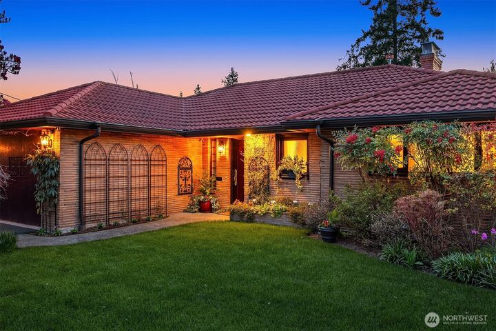 Property Photo:  12715  Palatine Avenue N  WA 98133 