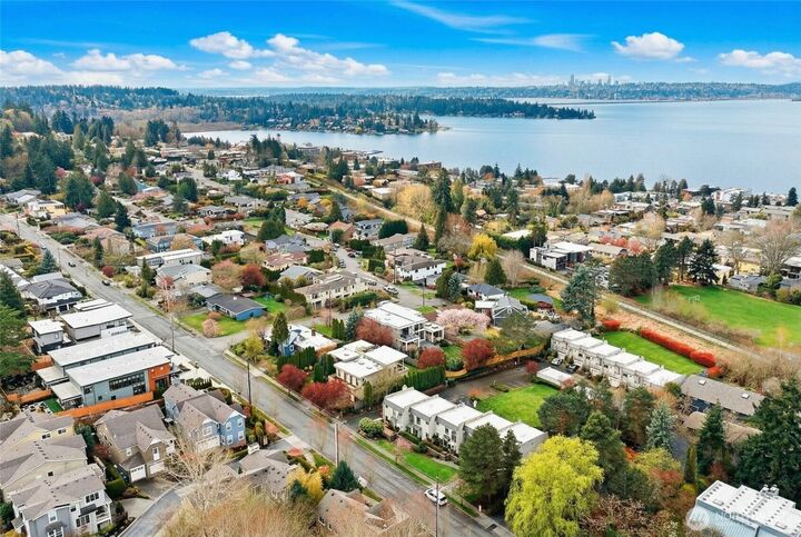 Property Photo: 6527 106th Avenue NE 10 WA 98033