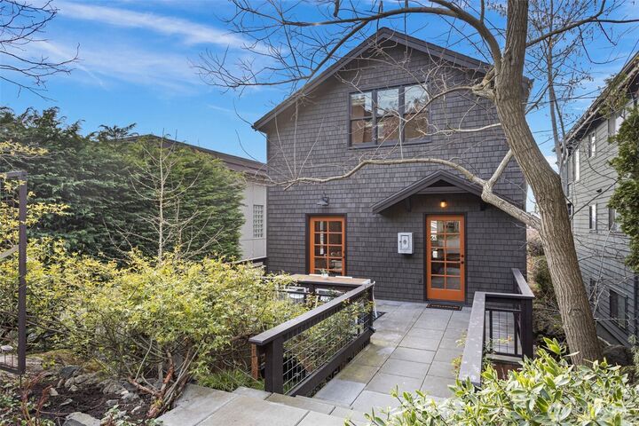 Property Photo:  1524  10th Avenue W  WA 98119 