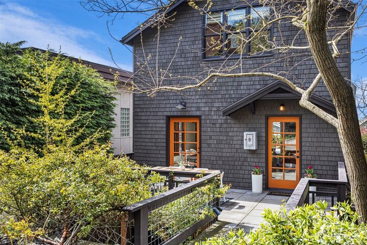 Property Photo:  1524  10th Avenue W  WA 98119 