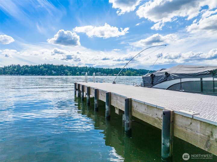 Property Photo: 2668 E Lake Sammamish Parkway NE WA 98074
