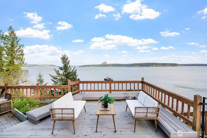 Property Photo:  6819  Cliff Avenue SW  WA 98351 