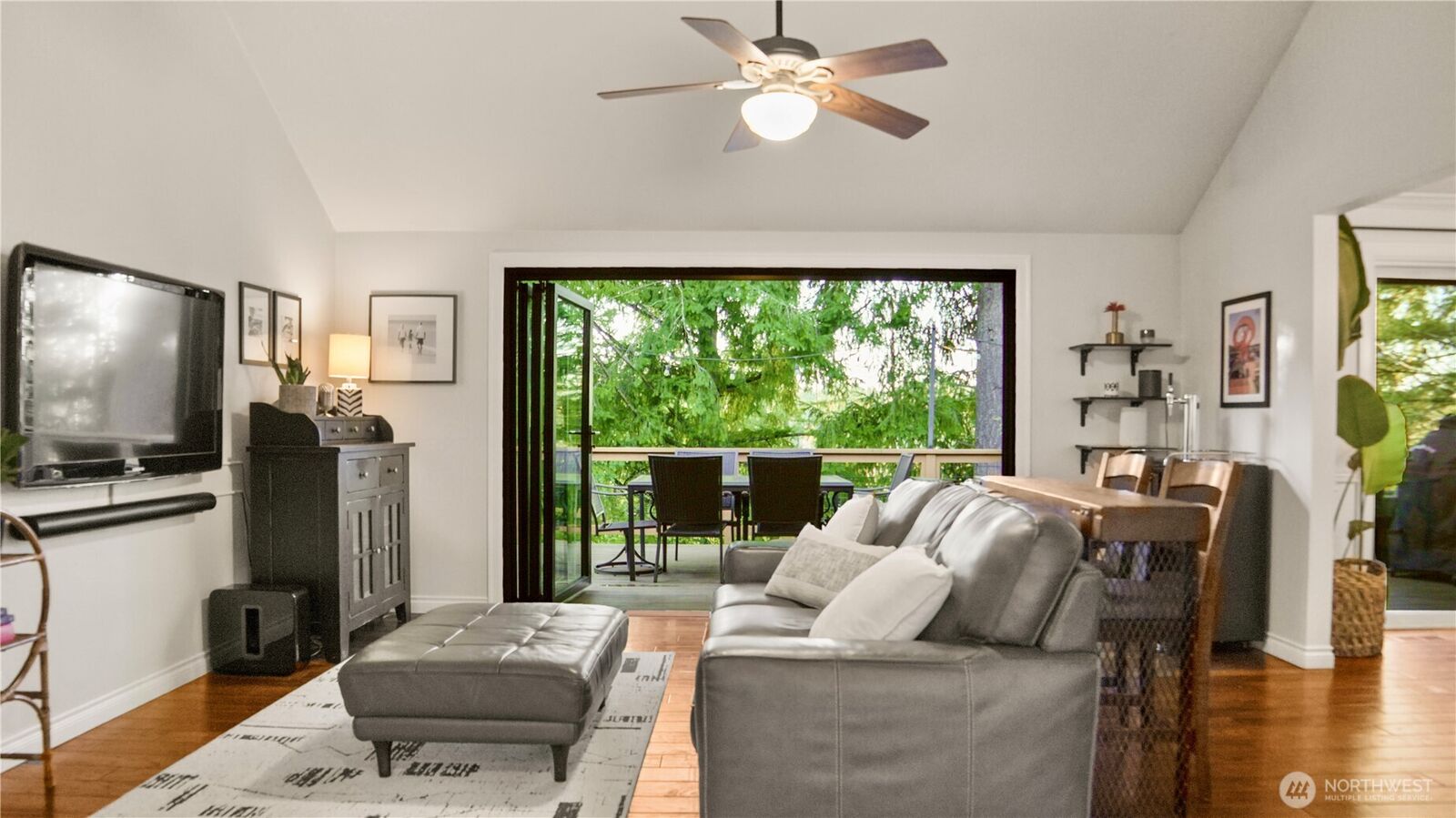 Property Photo:  4017  239th Place SE  WA 98029 