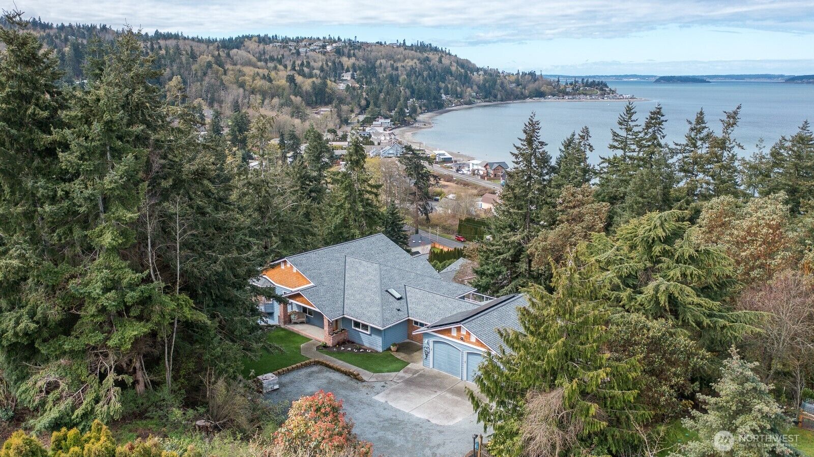 Property Photo:  1107  Puesta Del Sol  WA 98282 