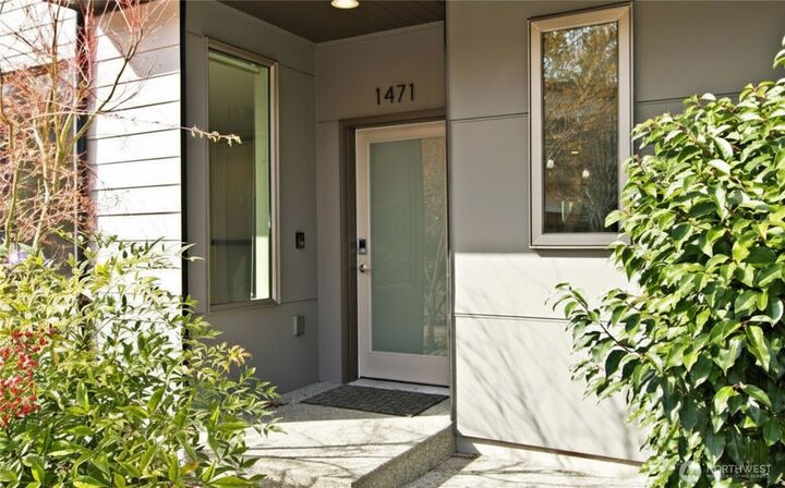 Property Photo:  1471  14th Place NE  WA 98029 