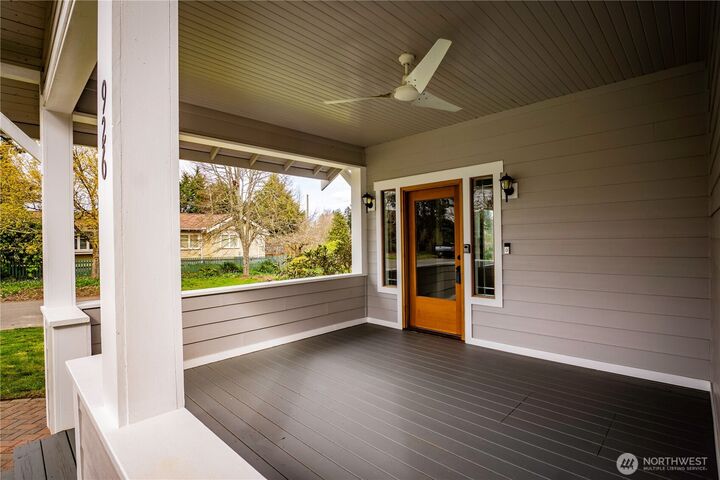 Property Photo:  926  Tullis Street NE  WA 98506 