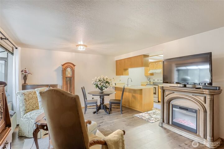 Property Photo:  1002  Columbia Avenue #2  WA 98270 