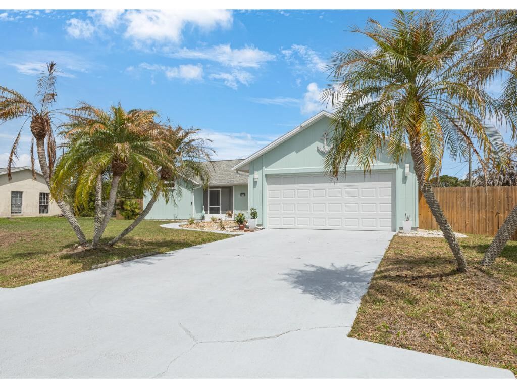 Property Photo: 814 Floraland Avenue FL 32958
