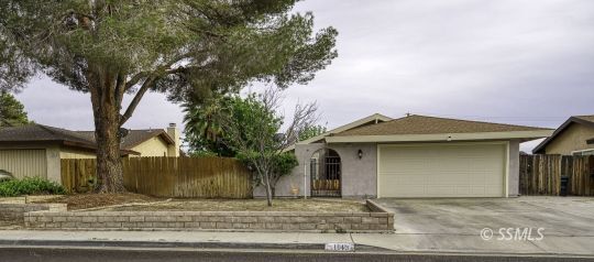 Property Photo: 1013 Mary Ann Ave CA 93555
