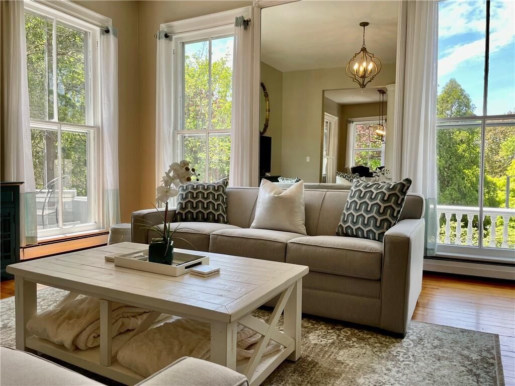 Property Photo:  541 Bellevue Avenue 4  RI 02840 